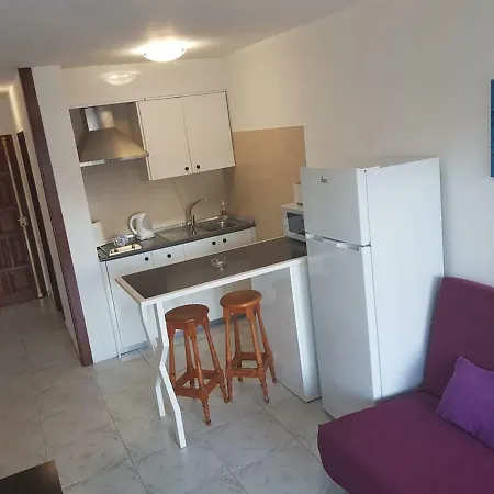 Apartment 5 Min Walk From Yumbo! 120 *