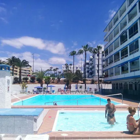 Apartment 5 Min Walk From Yumbo! 120 *
